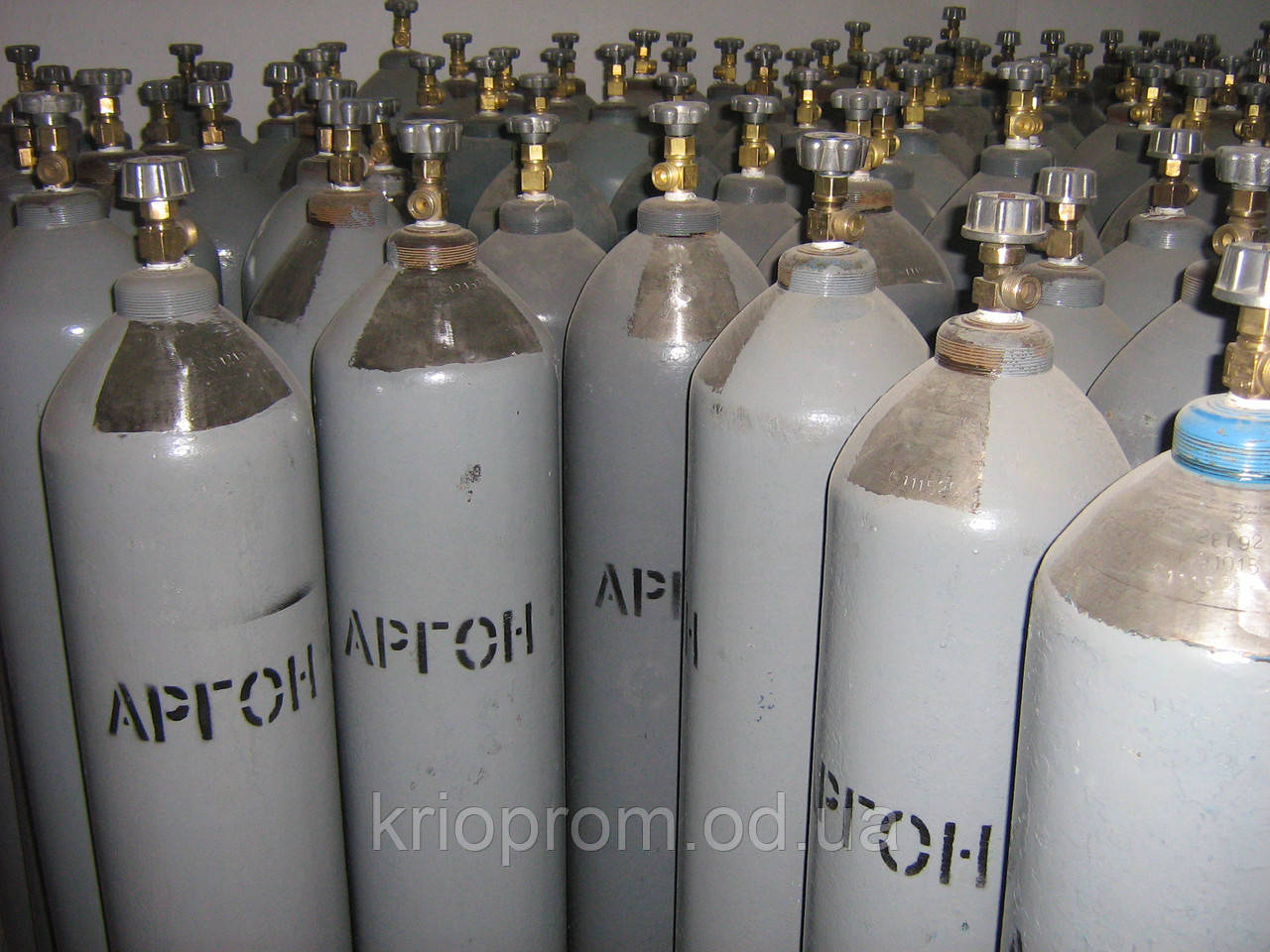 Аргон у балонах
