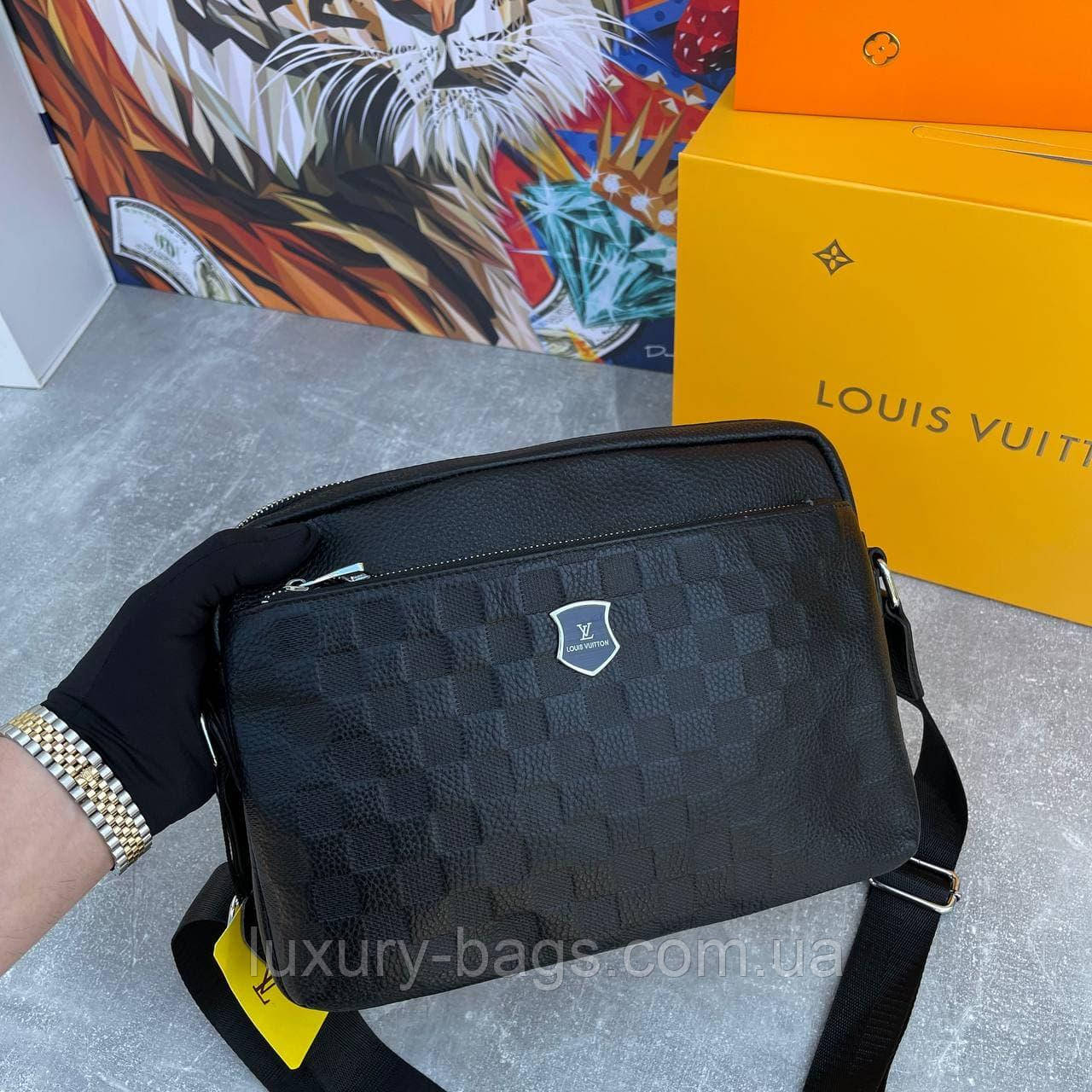 Стильна зручна горизонтальна сумка на три відділи Louis Vuitton