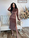 Облягаюча велюрова сукня з розрізом від стегна, фото 2