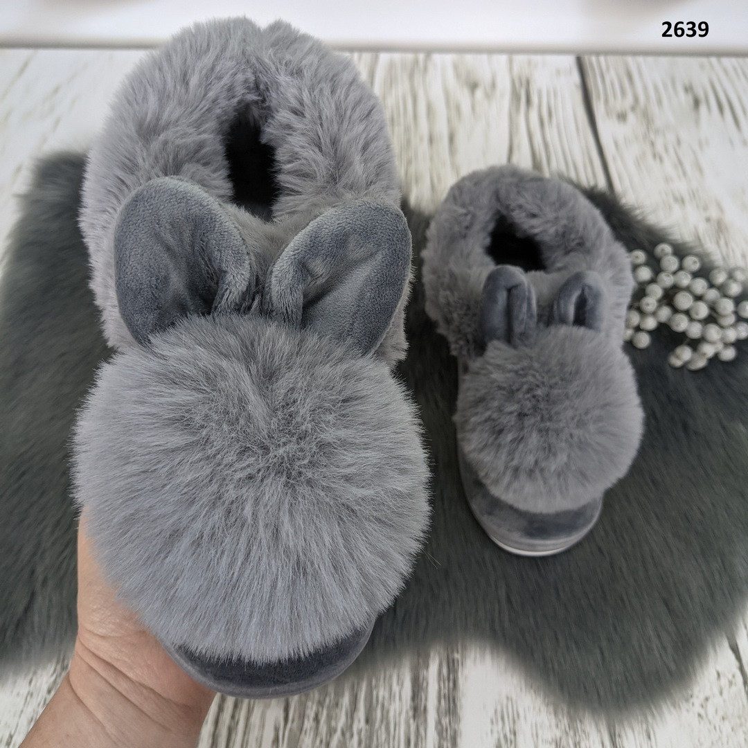 Тапочки чуні жіночі сірі закриті з великим помпоном та вушками 2639