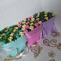 Букет из 19 шоколадных роз в коробке формы трапеция