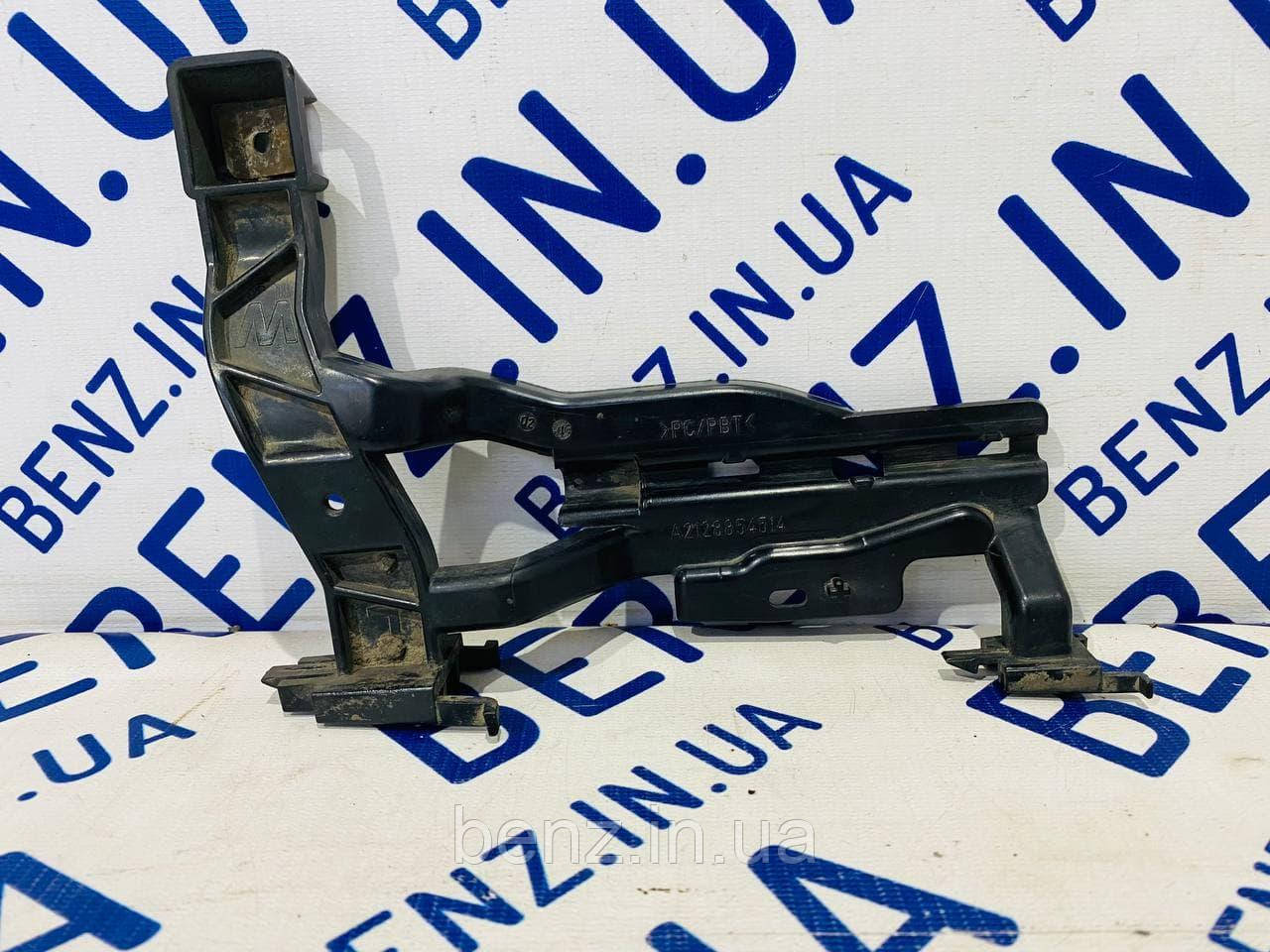 Кронштейн заднього бампера лівий нижній Mercedes W212 A2128854514, фото 1