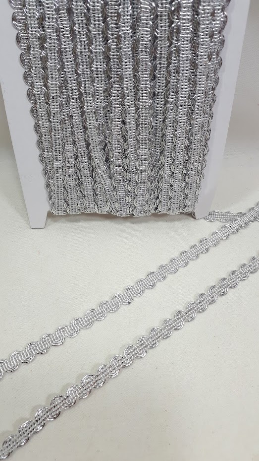 Вузька срібна тасьма "змійка" (ширина 0.7 см) 1 упаковка 20метров
