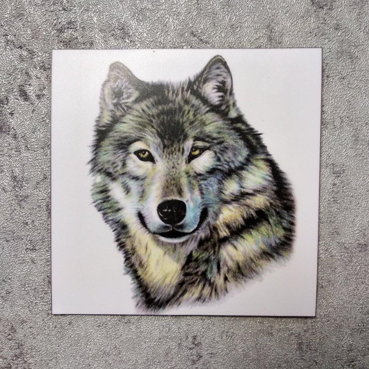 Наклейка на авто із зображенням небезпечних тварин