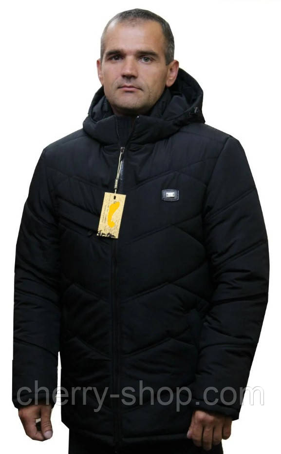 Чорна чоловіча куртка – ідеальний варіант для холодного сезону