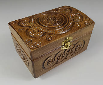 Різьблена шкатулка з черешні 15.5×10.5×10.5 см | Дерев’яна шкатулка ручної роботи | Подарунок з Карпат