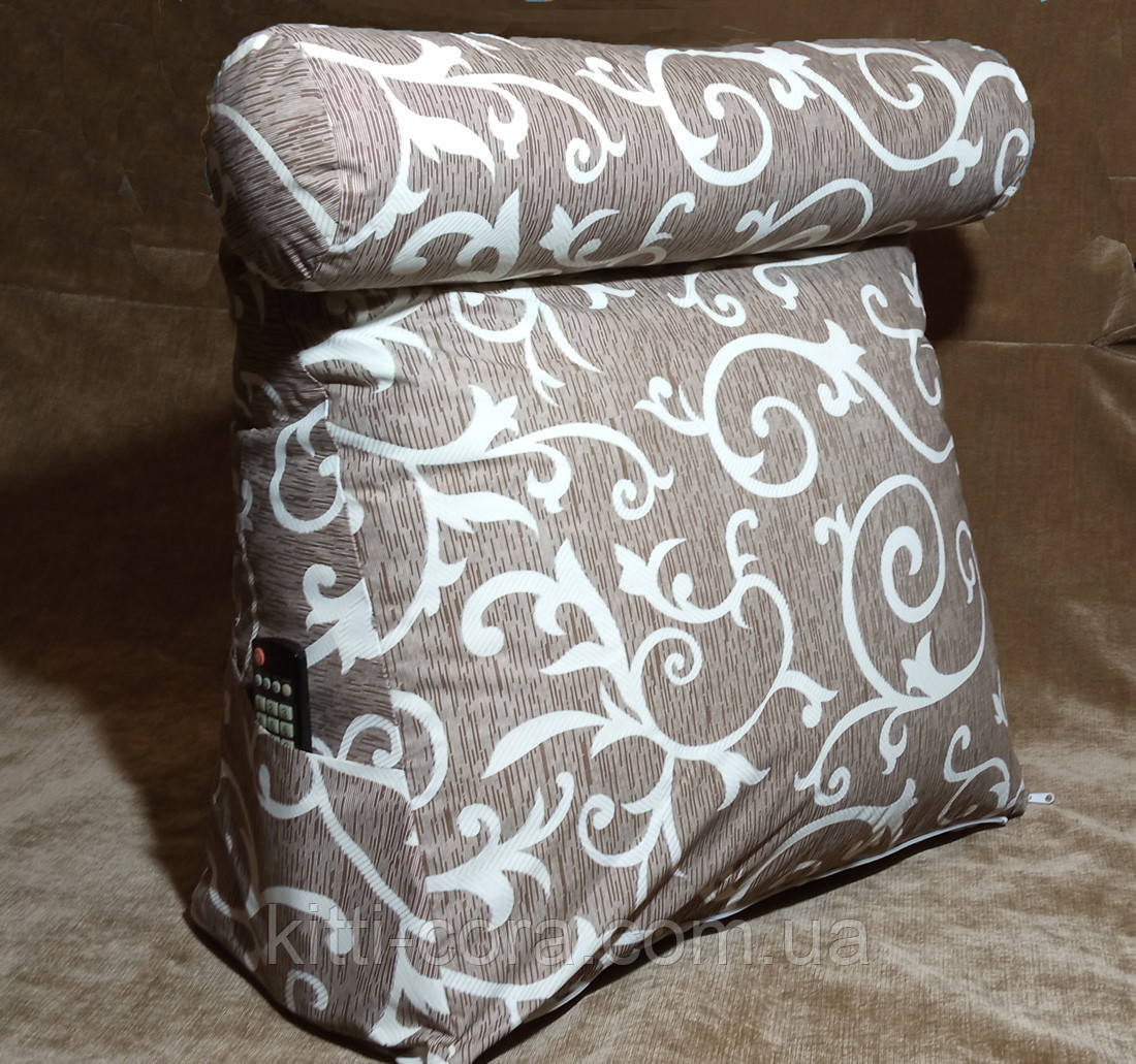 Трикутна подушка з валиком під шию і кишенькою, з наволочкою в комплекті.