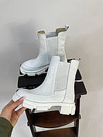 Модные женские ботинки кожаные в белом цвете рептилия. Ботинки белые натуральная кожа деми, зимние