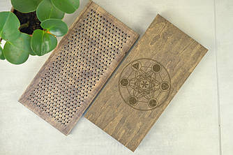 Динамічна анатомічна дошка садху з гравіруванням "Куб метатрону" для початкывцыв з кроком 10 мм