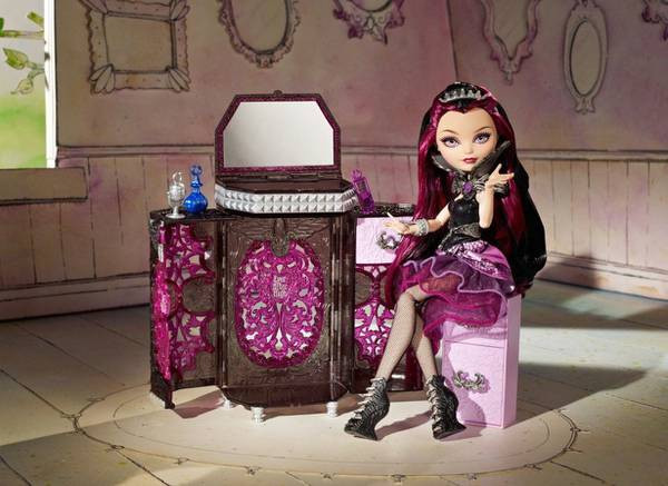 Ігровий набір Скринька Ревін Квін із Школи Довго та Щасливо (Ever After High Raven Queen Jewelry Box)