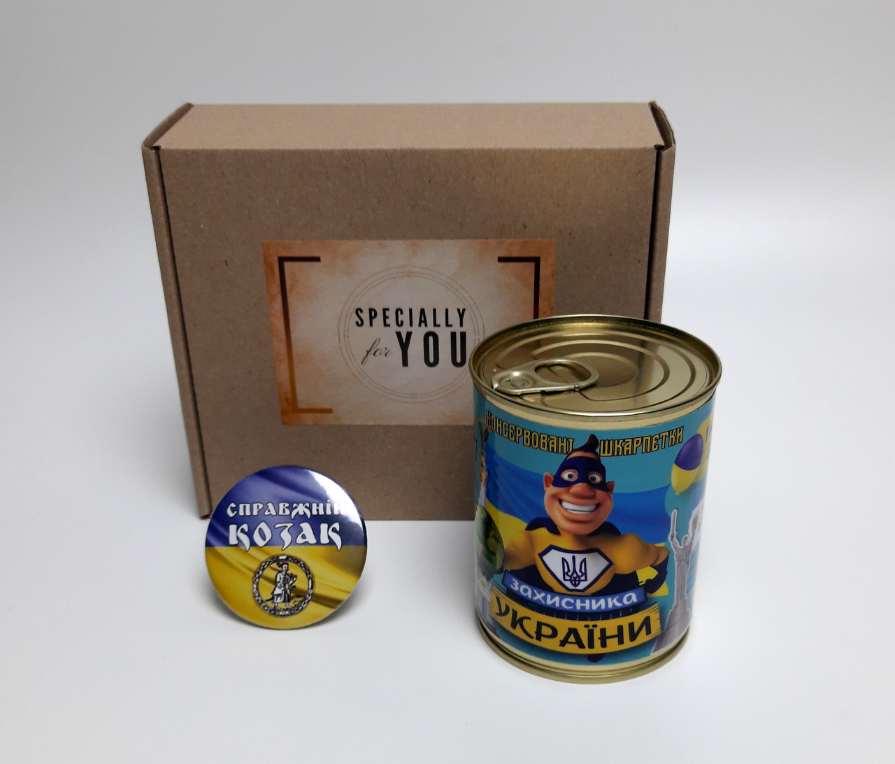 Подарунковий набір на День Козацтва "Супер Козак" (консервовані шкарпетки і значок) - Подарунок на День Захисника, фото 1