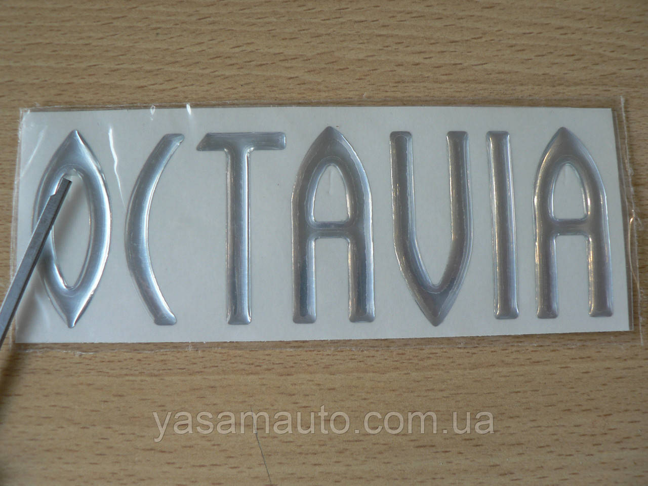 Наклейка s Octavia 132х43х1,1мм №1 силіконова маса на сріблястій основі з плівки самоклеюча