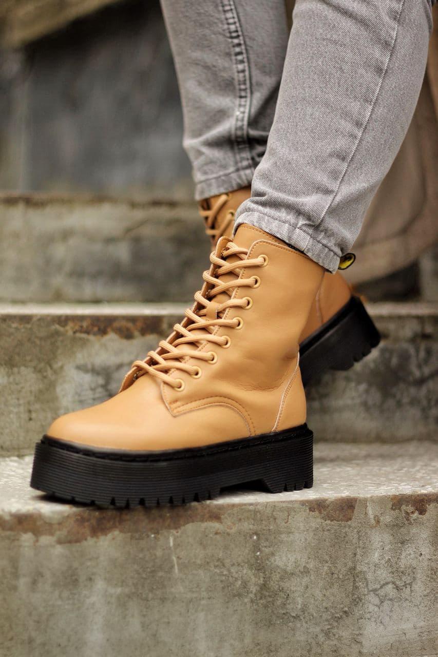 Жіночі черевики бежеві демісезонні Dr. Martens Jadon Beige FUR (04890)