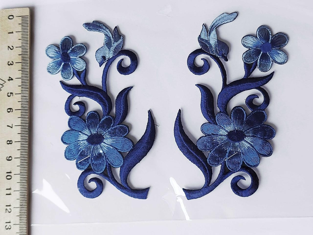 Аплікація вишивка клейова парна "Квіти" сині, 12 см 1пара