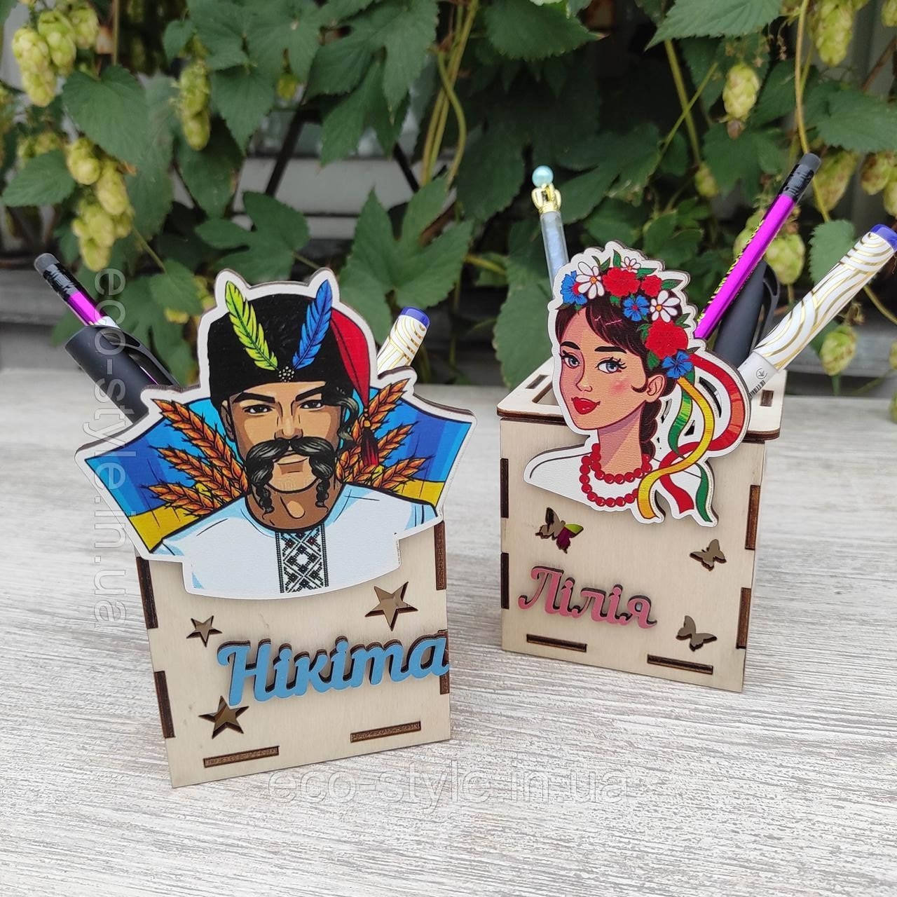 Стакан для ручок «Козак і Козачка». Іменний подарунок для школяра. Шкільний подарунок. Канцелярський стакан, фото 1