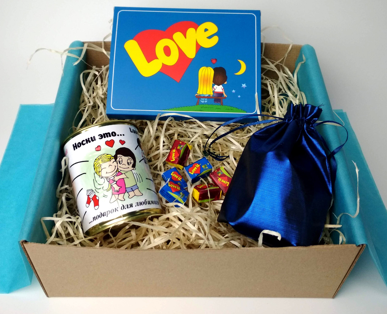 Набір для коханої "Love is" - Чоловічий подарунковий набір "Любов - це..." - Оригінальний подарунок чоловікові, фото 1