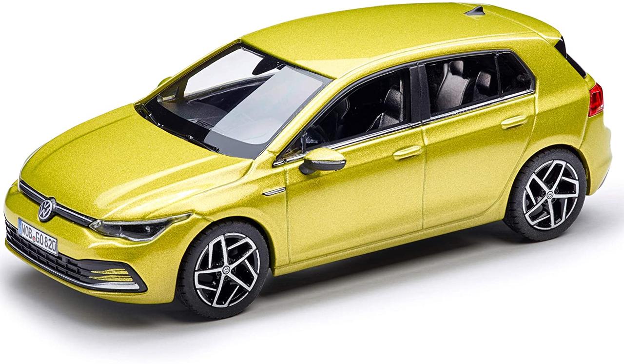 Модель автомобіля Volkswagen Golf 8, Scale 1:43, Lime Yellow, артикул 5H009930010W