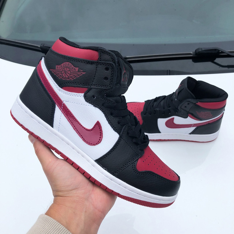 Жіночі кросівки Nike Air Jordan шкіряні чорні білі бордові