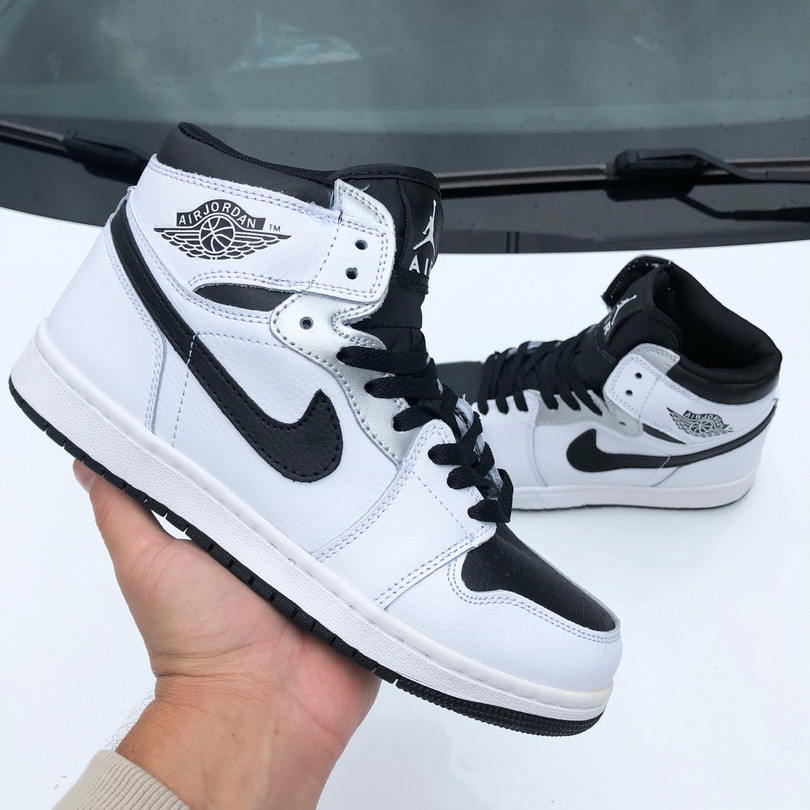 Жіночі кросівки Nike Air Jordan шкіряні білі