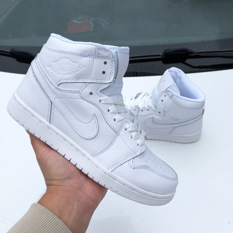 Жіночі кросівки Nike Air Jordan шкіряні білі