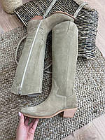 Красивые женские замшевые сапоги натуральные светло-коричневые, на каблуке. Сапоги деми , зимние
