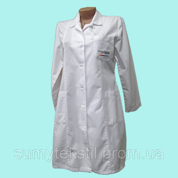 Медицинский халат из текстиля, белого цвета, с длинными рукавами и застежкой на пуговицы. Размеры S-XXXL. - фото 1 - id-p1481358056