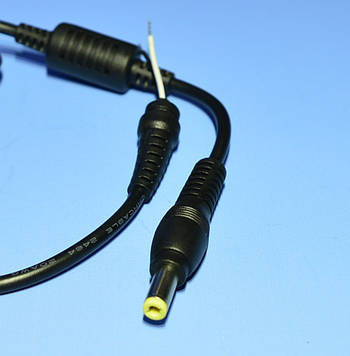 Штекер живл. 5,5/2,5 прям. з проводом 19V/1.58A, KOM0260