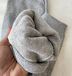 Утеплені штани джогери жіночі на гумці Спортивні штани на флісі жіночі з манжетами світло-сірі, фото 4