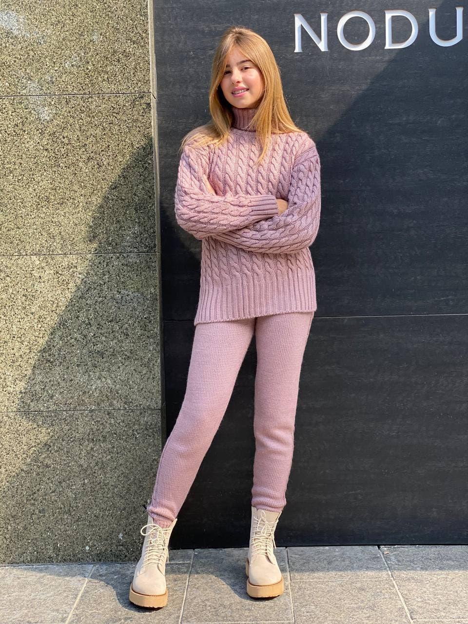 В'язаний костюм з подовженою кофтою для дівчинки р.116-158 см, фото 1