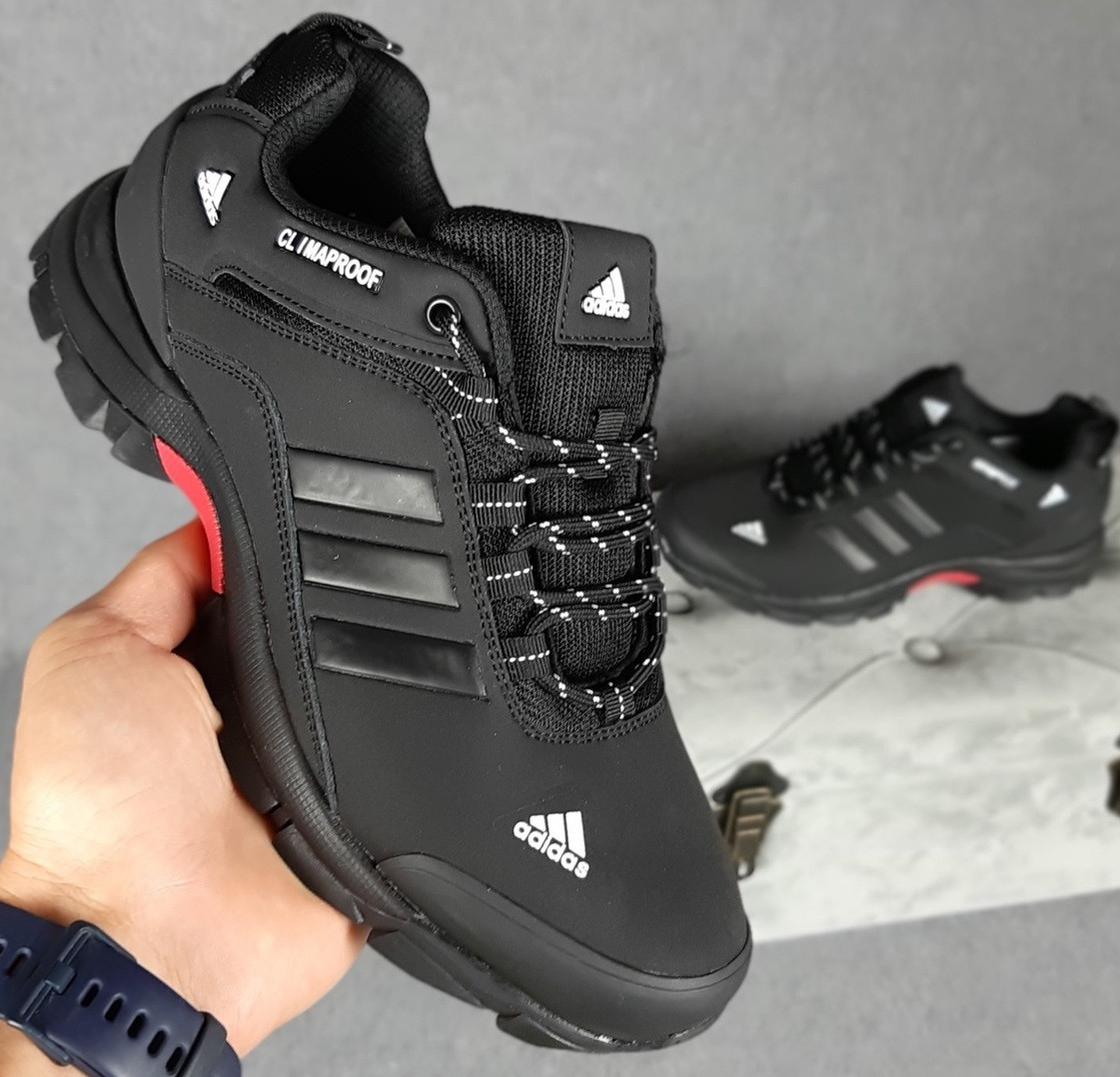 Чоловічі кросівки Adidas Climaproof демісезонні осінь-зима чорні з червоним. Живе фото