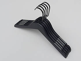 Плічка довжиною 38 см. Чорний гачок. Дерев'яні чорного кольору, в упаковці 5 штук