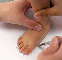 Як правильно виміряти ніжку дитини для підбору роликів