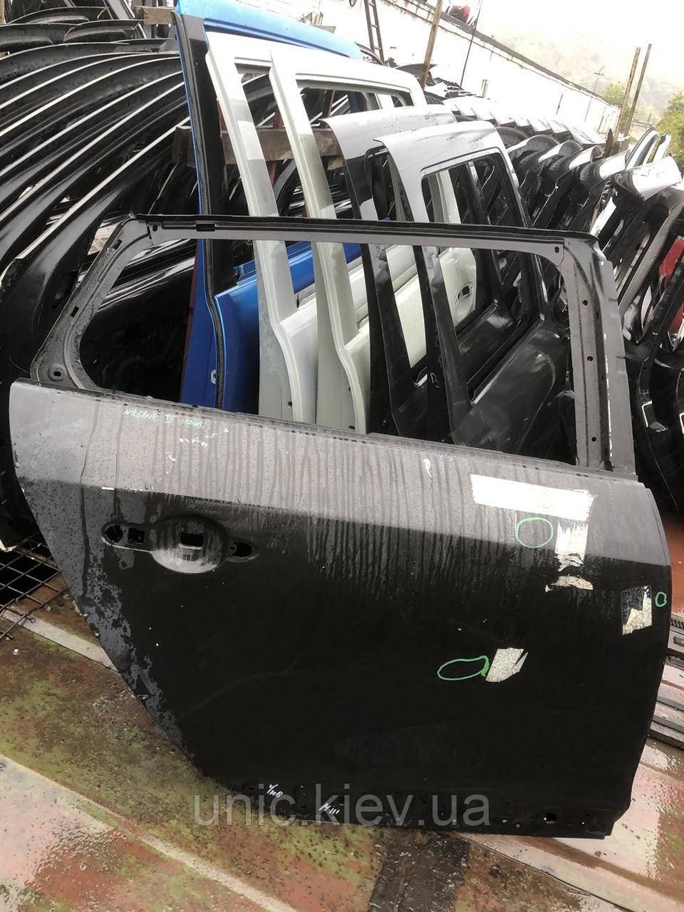 Двері задні праві Рено Меган 3 універсал нові (821120005R / 821007080R)