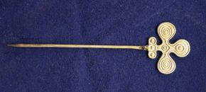 Булавка велика фіно-угорська з фігурною головкою у формі хреста, прикрашеного концентричними колами. 9-10 століття, фото 1