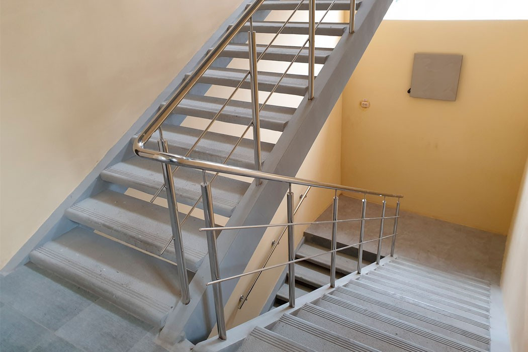 Поручні для сходів із неіржавкої сталі, економні