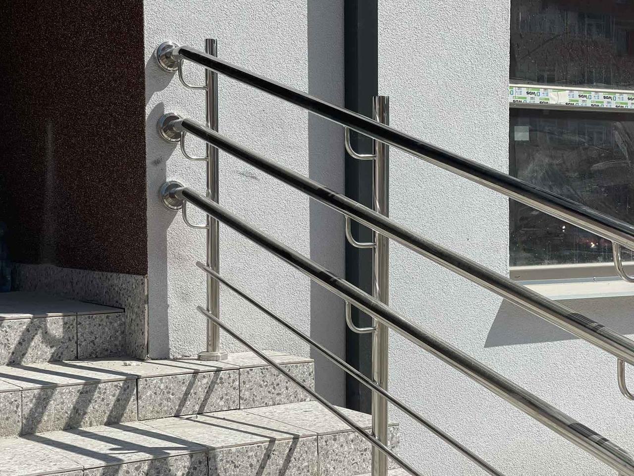 Перила з нержавійки для сходів
