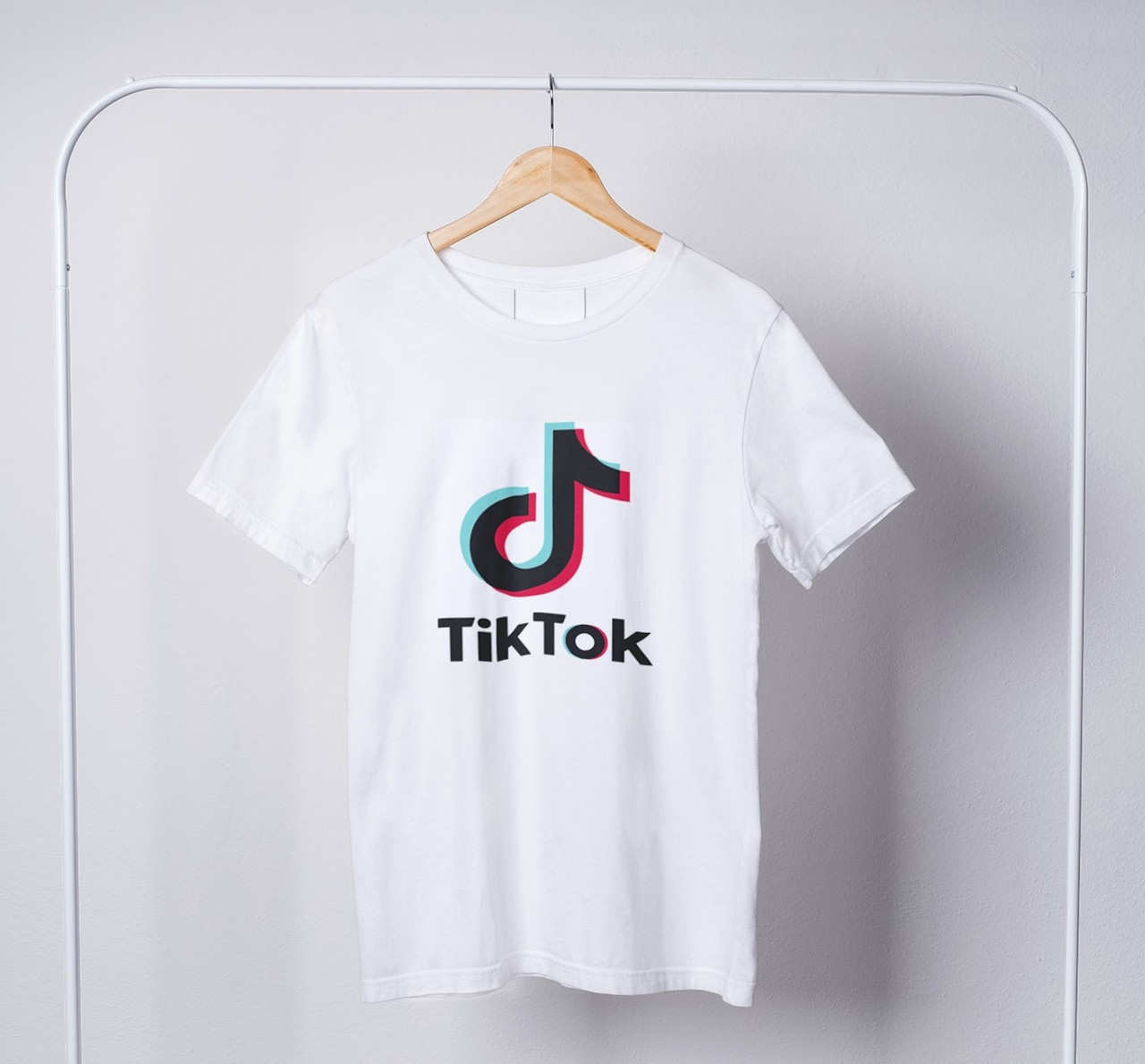 Футболка чоловіча з принтом Tik tok