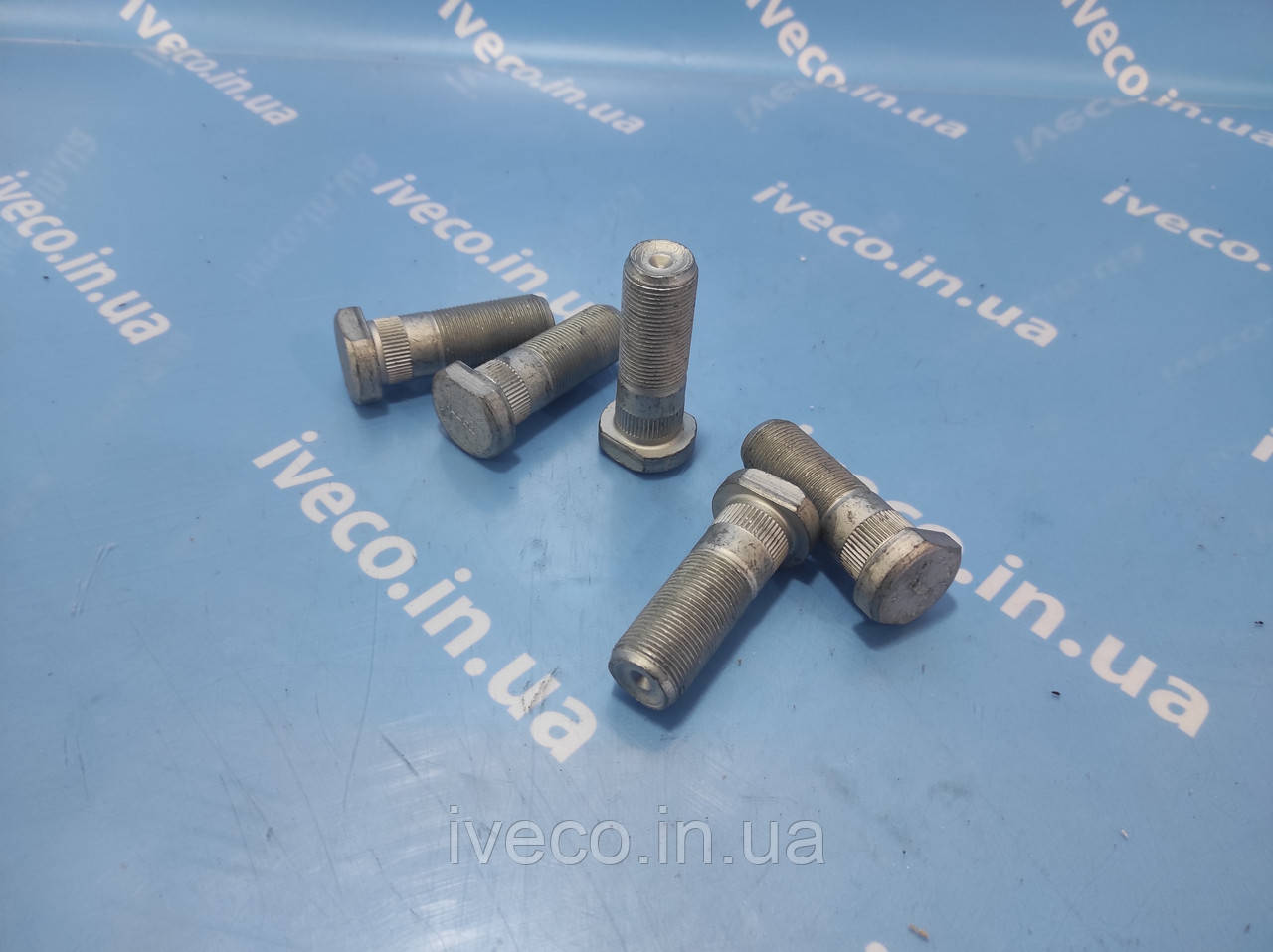 Кріпильні гвинти колеса болт IVECO Trakker Eurotraker Stralis Івеко 7189041 шпилька, фото 1