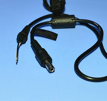 Штекер живлeння 6,3/3,0 прямий з проводом 15V/4.0A KOM0249