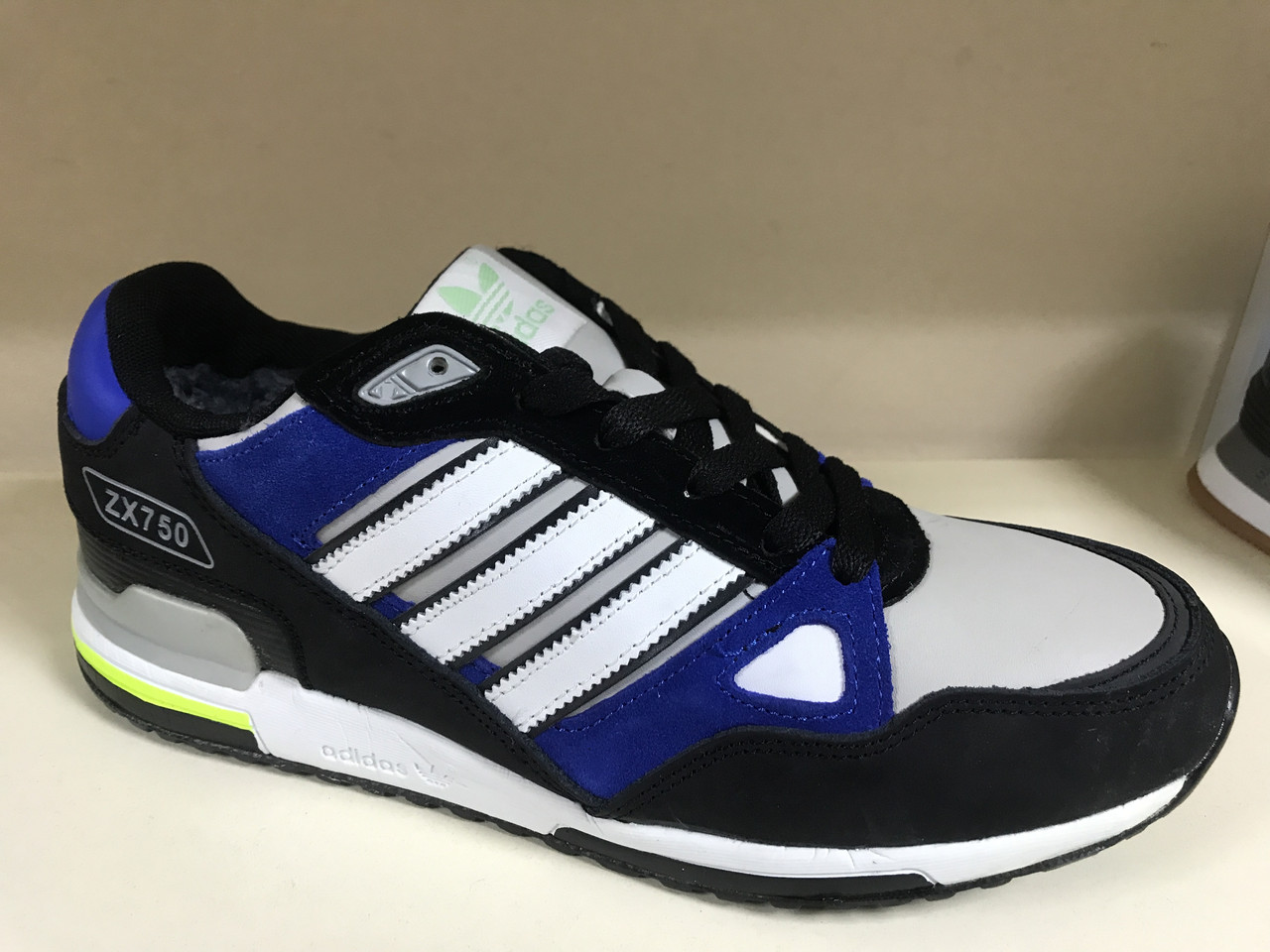 Зимові чоловічі кросівки Adidas