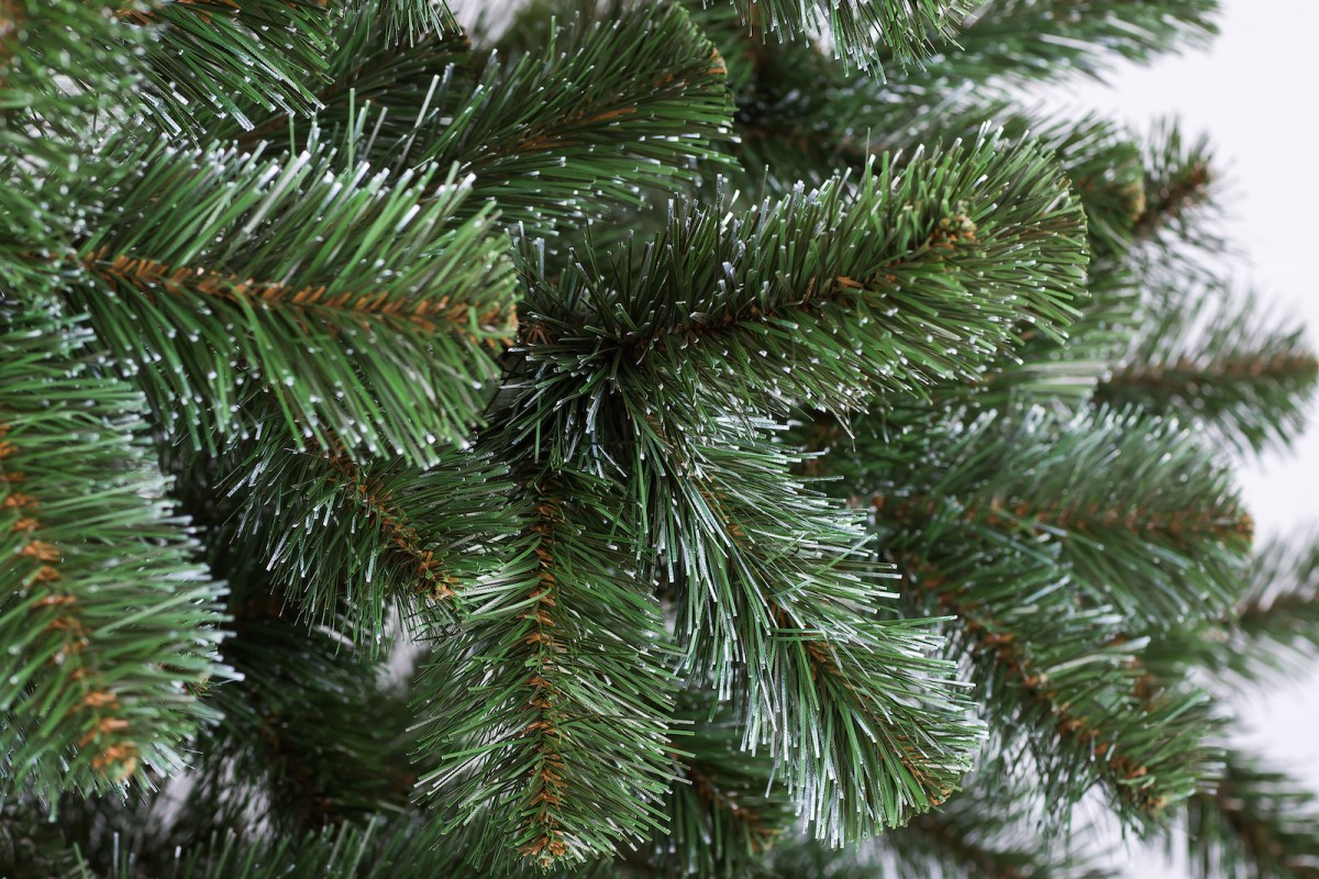 Ялинка штучна Казка зелена з білими кінчиками 2,2 м