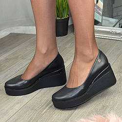 Туфлі жіночі шкіряні на платформі. Колір чорний. 38 розмір