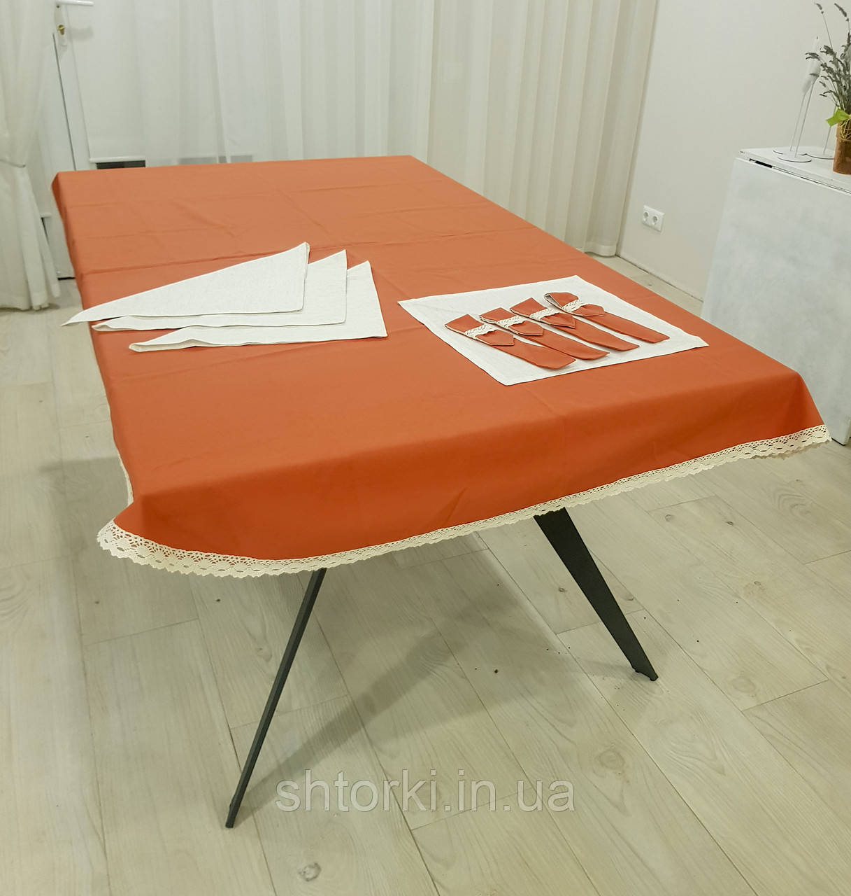 Скатертина теракот з ажурним низом