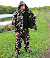 Утепленный костюм для зимней рыбалки и охоты с укороченной курткой и брюками "Скиф" камуфляж "хвойный лес"