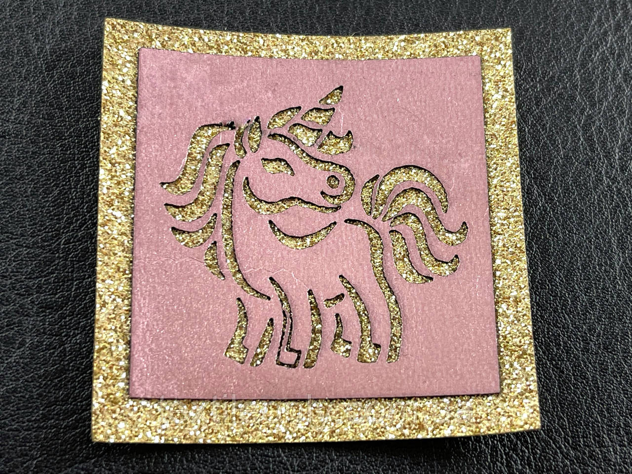 Нашивка Єдиноріг блискітки золото 50х50 мм