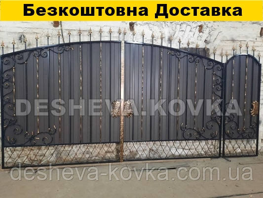 Ковані ворота з профнастилом з хвірткою і ковкою