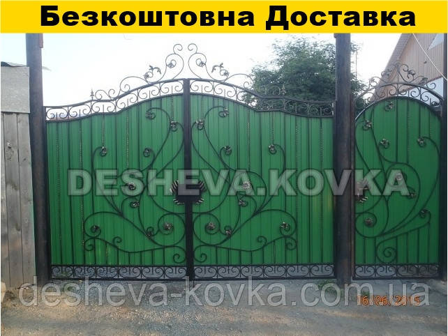 Розпашні ворота з профнастилом та кованими елементами