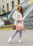 Стильний жіночий місткий пудровий рюкзак-сумка міський, повсякденний з екошкіри пудра (світло-рожевий), фото 5