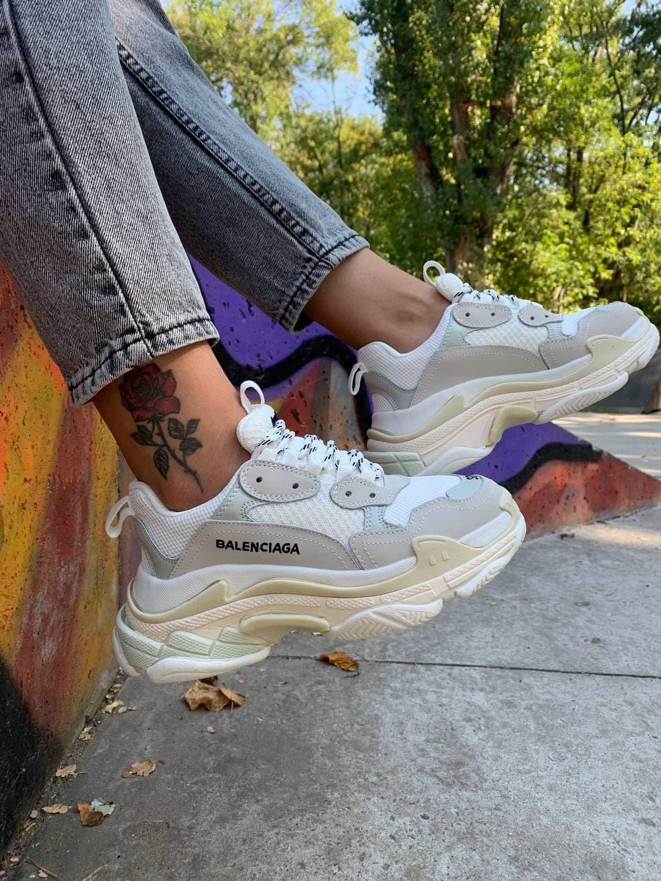 Olx balenciaga sales triple s