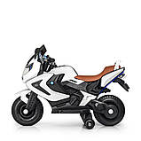 Дитячий електромотоцикл BMW на акумуляторі M 3681 білий на надувних колесах. Мотоцикл для дітей 3-8 років, фото 6